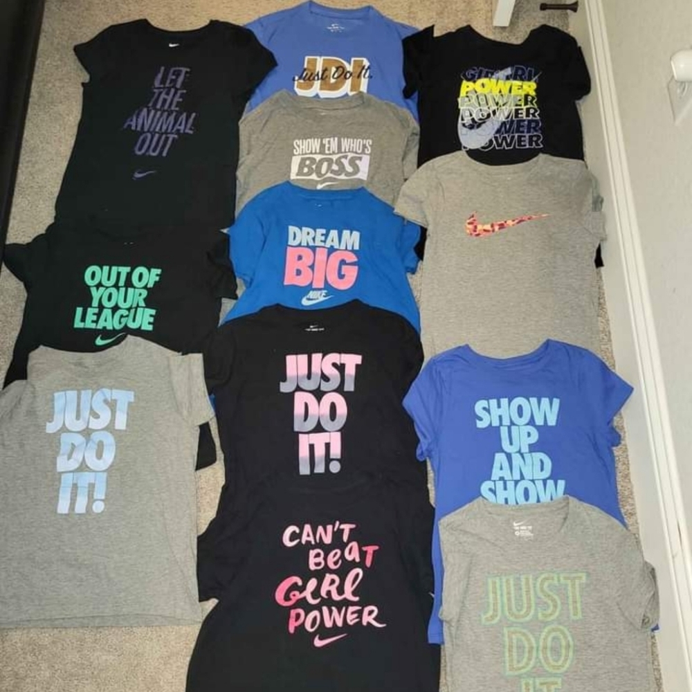 12 Nike Girls T-shirts